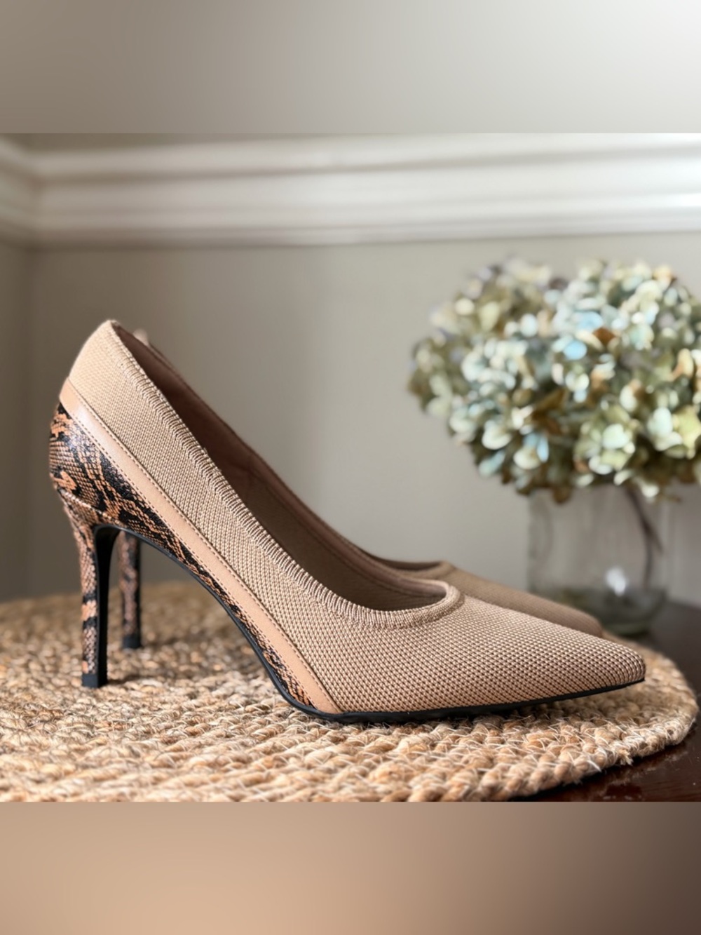 NWT: SerpentChic Pointed Toe Heeled Pump